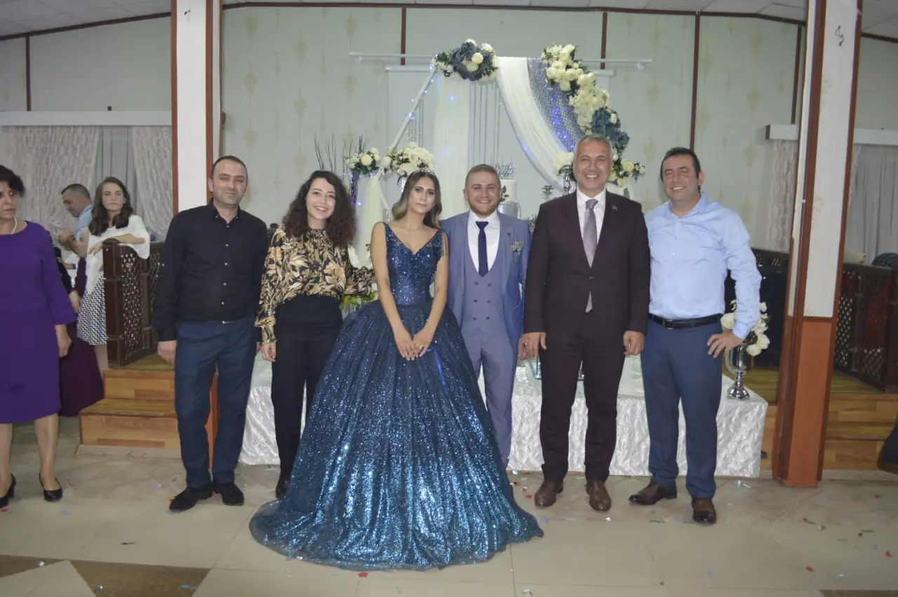 Haber: Betül ve Melih Nişanlandı - Galeri-2