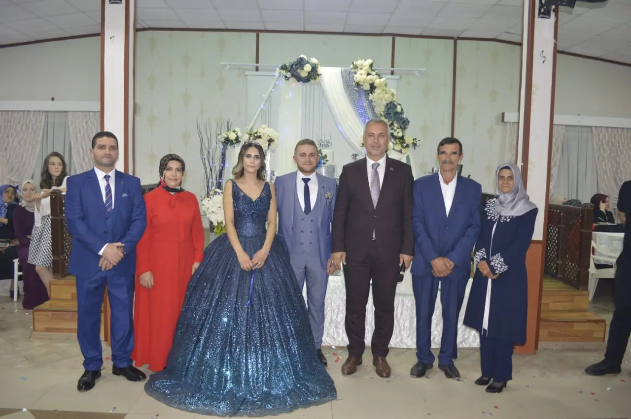 Haber: Betül ve Melih Nişanlandı - Galeri-3