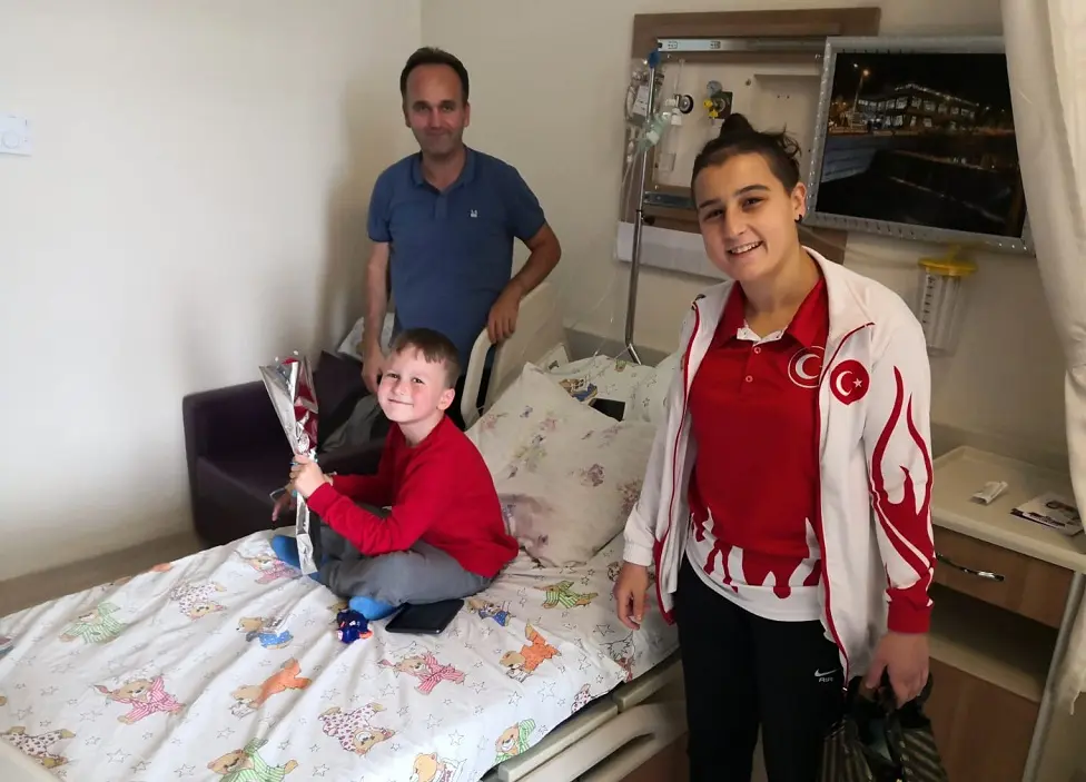 Haber: Şampiyon Özgenur’dan Örnek Davranış - Öne Çıkan