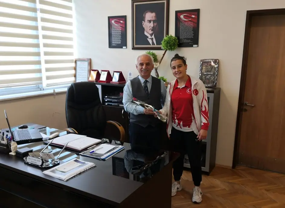 Haber: Şampiyon Özgenur’dan Örnek Davranış - Galeri-3