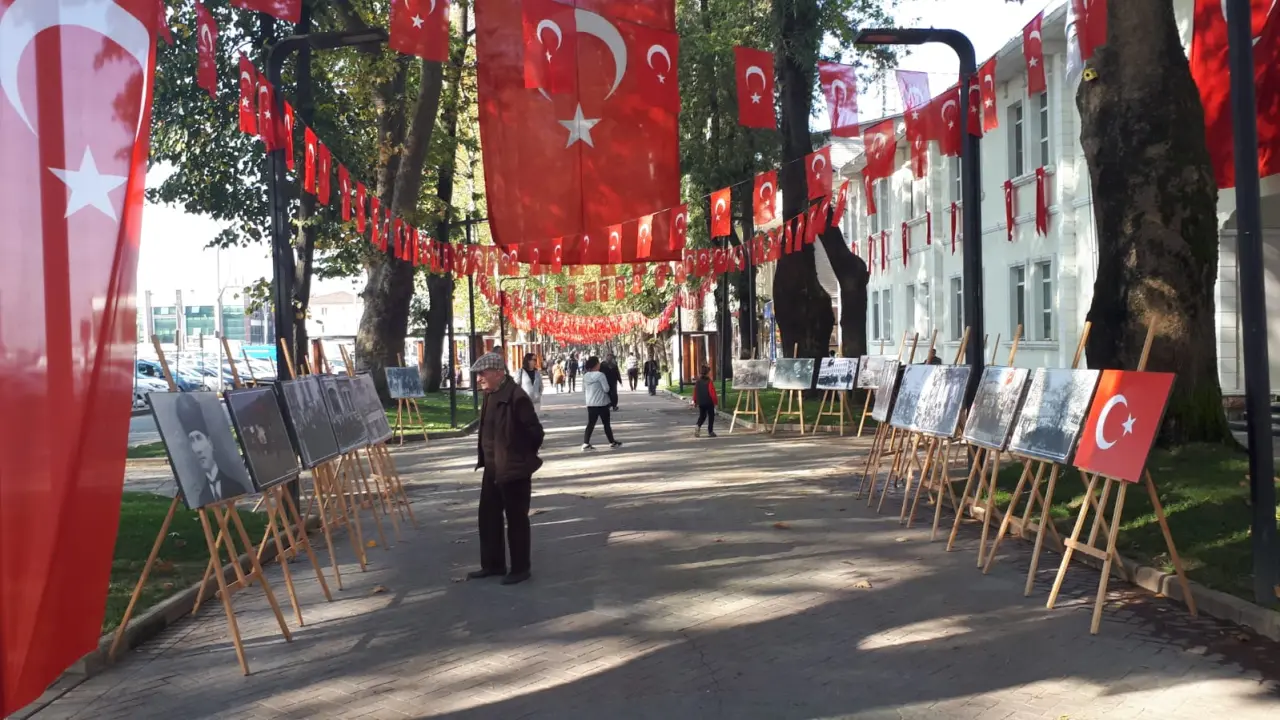 Haber: Hendek Belediyesinden Cumhuriyet Bayramı Resim Sergisi Açıldı - Galeri-1