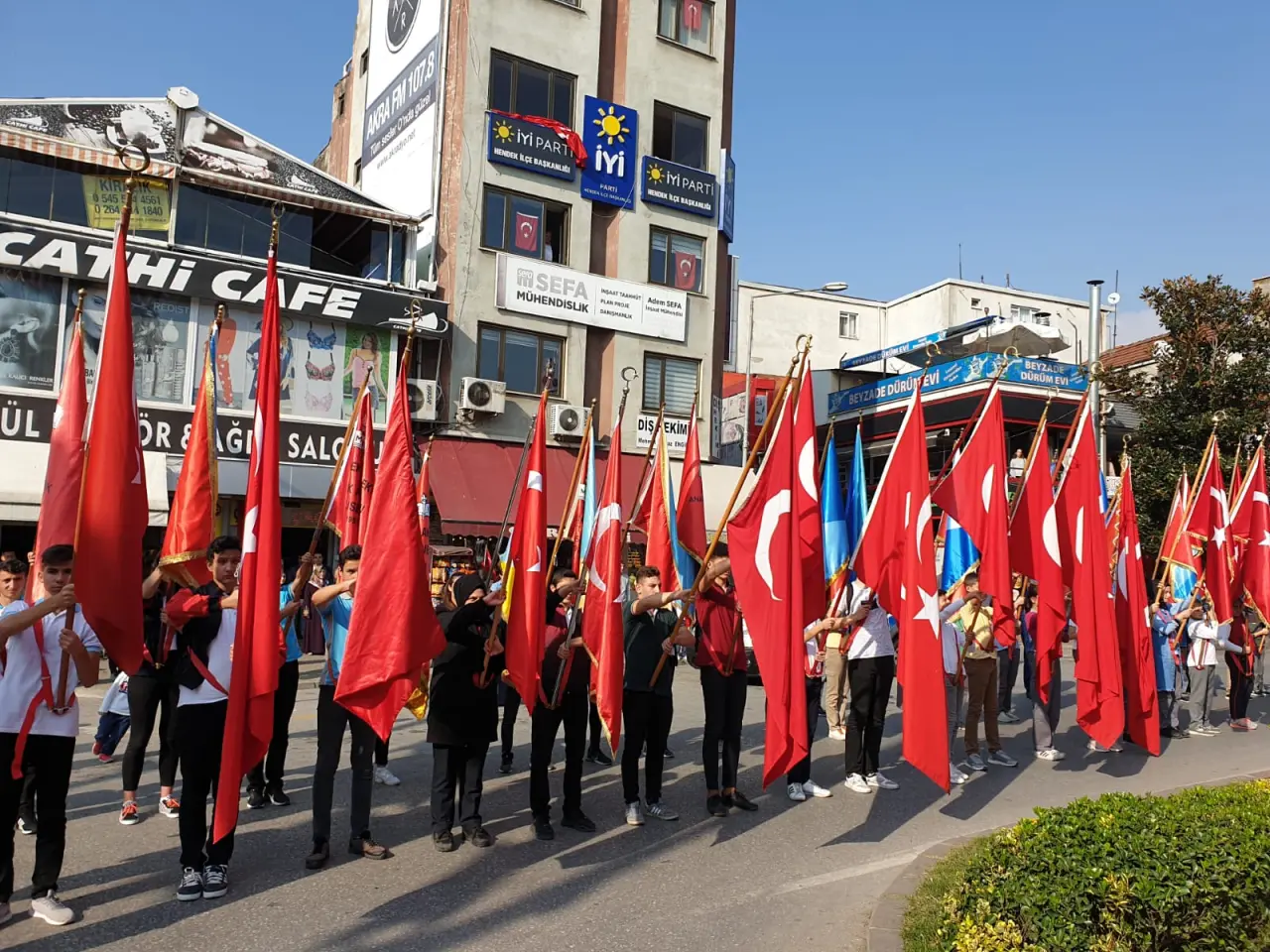 Haber: Cumhuriyet Bayramı Coşkusu Çelenk Koyma Töreni İle Başladı - Öne Çıkan