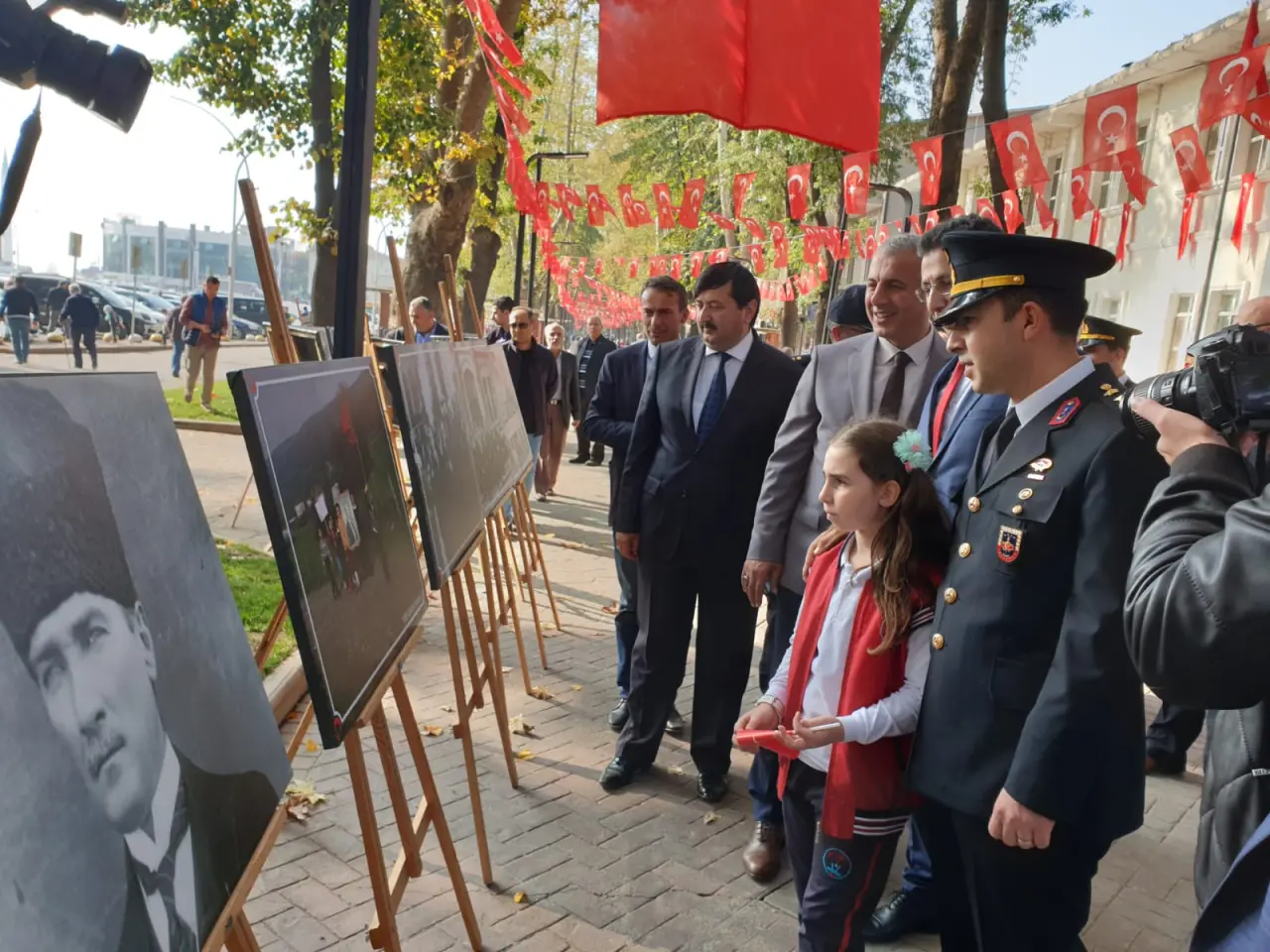 Haber: Cumhuriyet Bayramı Coşkusu Çelenk Koyma Töreni İle Başladı - Galeri-5