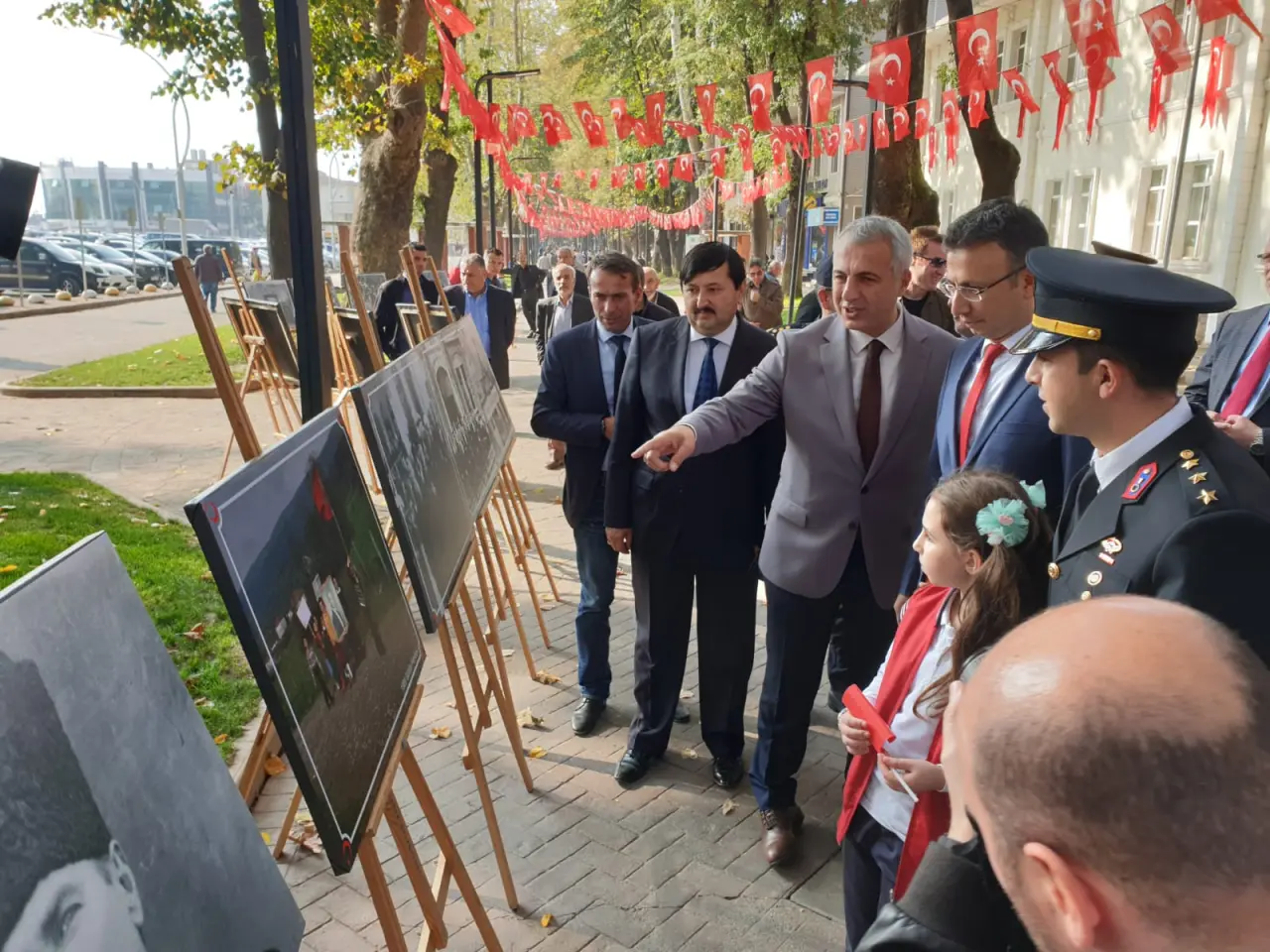 Haber: Cumhuriyet Bayramı Coşkusu Çelenk Koyma Töreni İle Başladı - Galeri-6