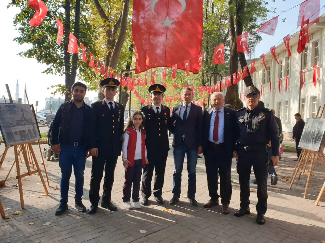 Haber: Cumhuriyet Bayramı Coşkusu Çelenk Koyma Töreni İle Başladı - Galeri-8