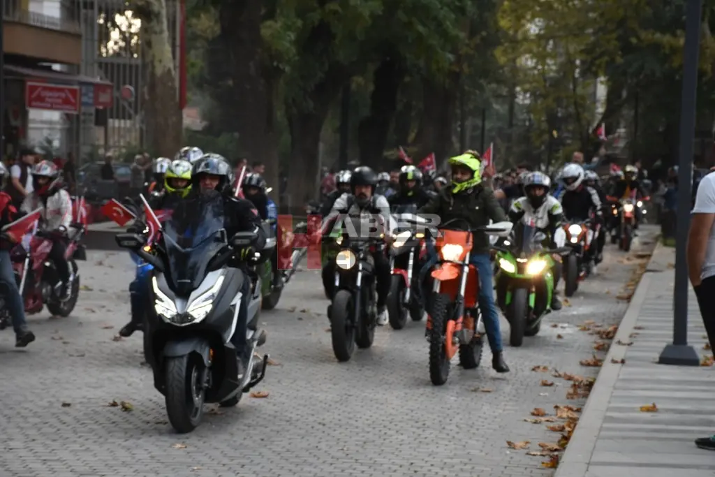 Haber: Motosikletçilerin Cumhuriyet Kutlaması Sürpriz Teklifle Son Buldu - Galeri-1