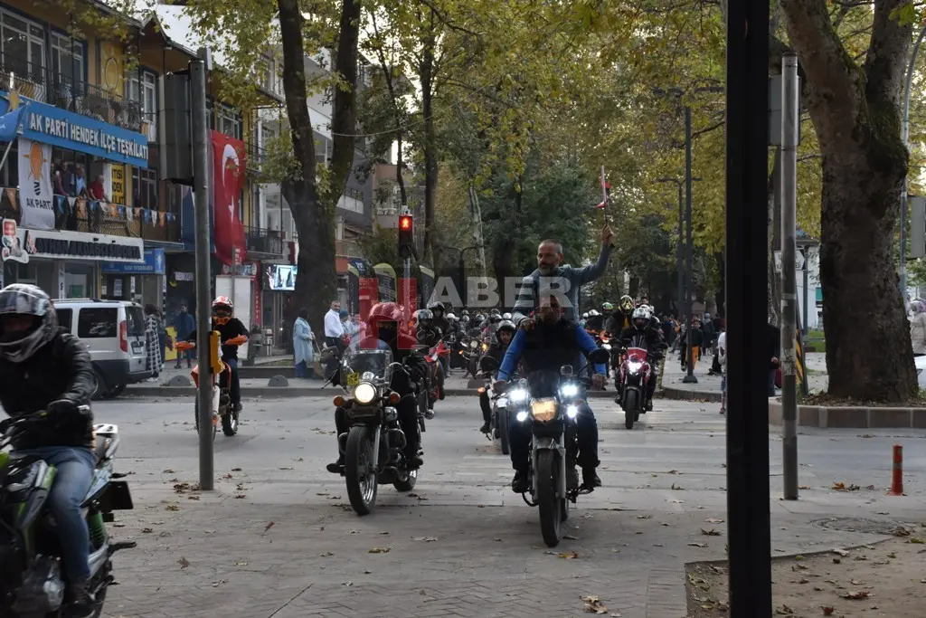 Haber: Motosikletçilerin Cumhuriyet Kutlaması Sürpriz Teklifle Son Buldu - Galeri-2