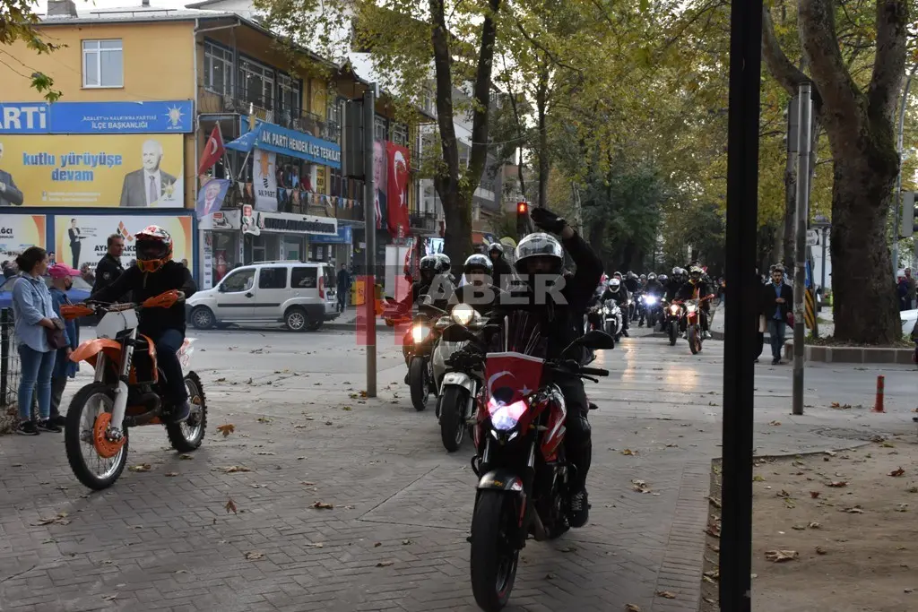 Haber: Motosikletçilerin Cumhuriyet Kutlaması Sürpriz Teklifle Son Buldu - Galeri-3