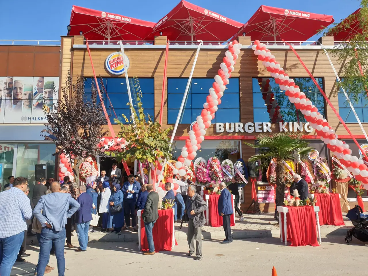 Haber: Burger Kıng Lezzet Tutkunlarının Hizmetine Açıldı - Galeri-1