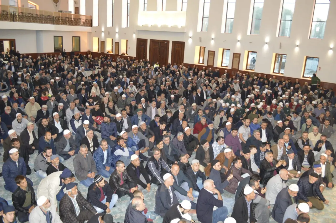 Haber: Hendek’te Mevlid-i Nebi Haftasında Eller Semaya Açıldı - Öne Çıkan
