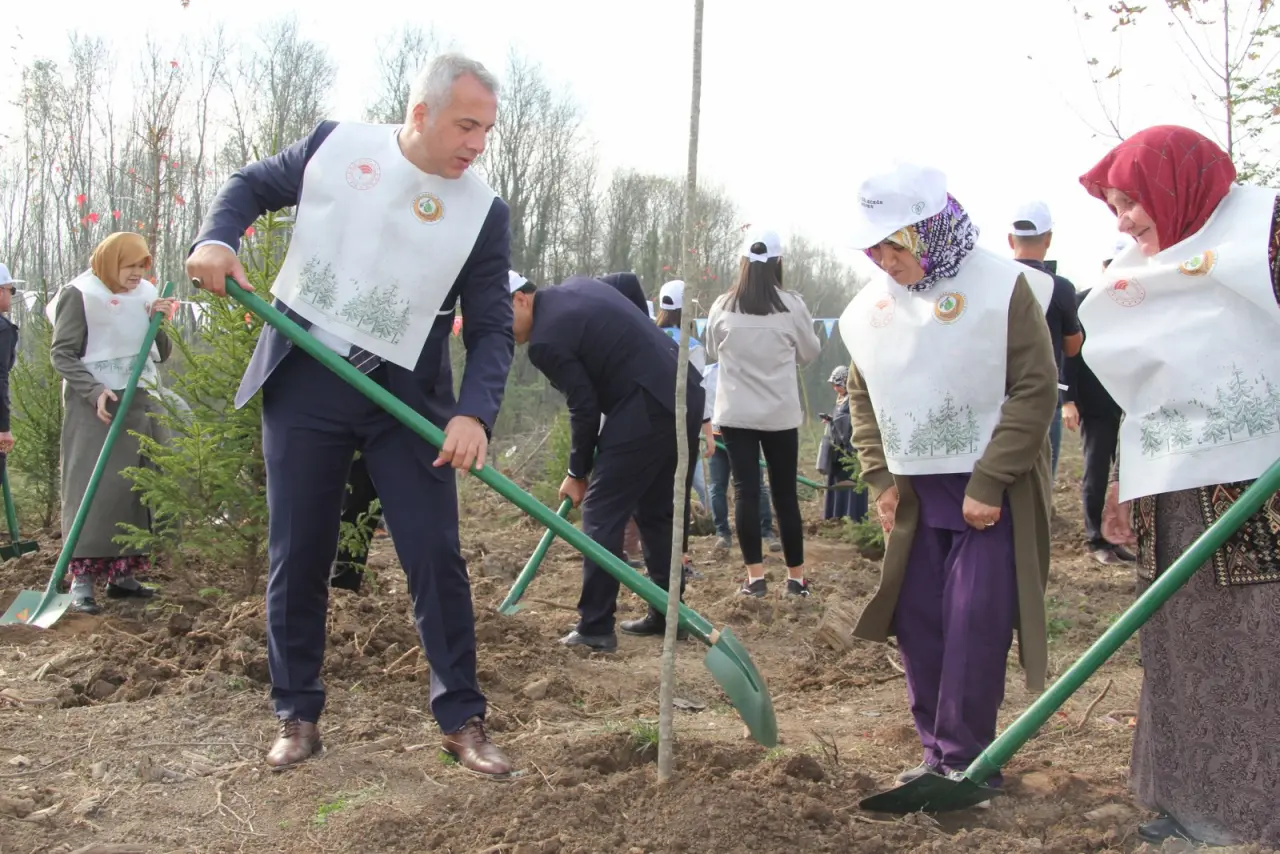 Haber: 12 Bin 700 Fidan  Toprakla Buluştu - Galeri-2