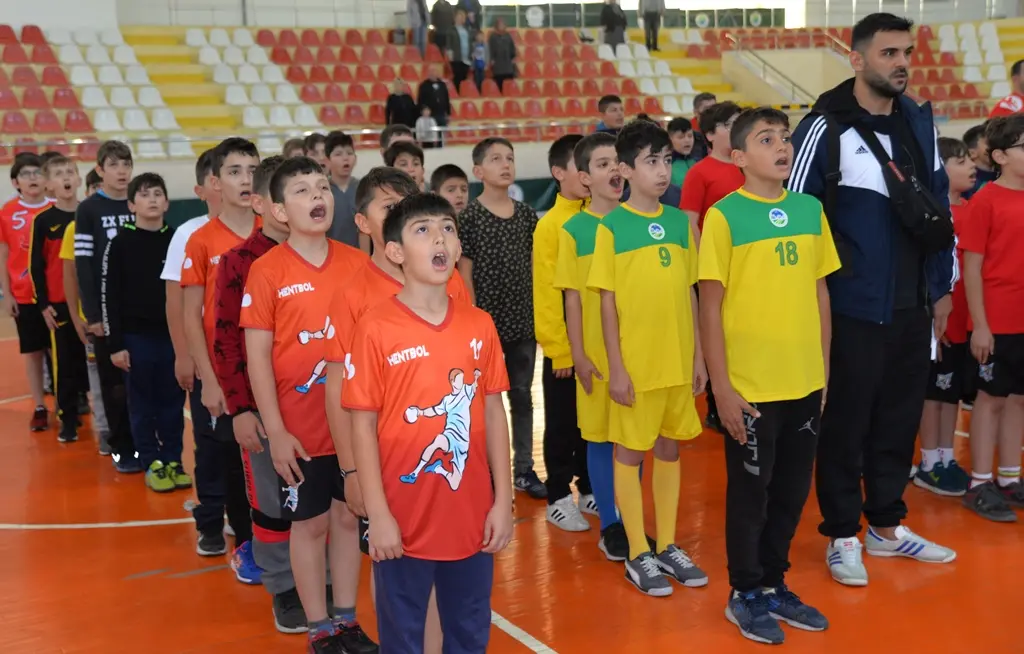 Haber: 200 SPORCU HENTBOL  ŞENLİĞİNDE BULUŞTU - Galeri-1