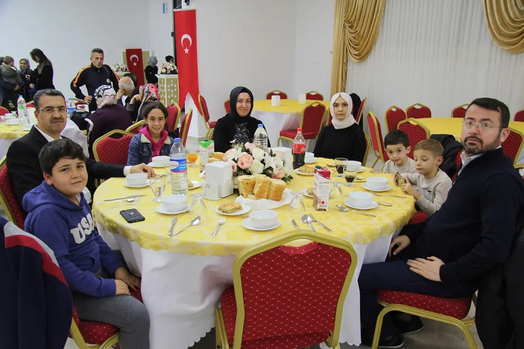 Haber: Hendek’te öğretmenlere özel kutlama - Galeri-2