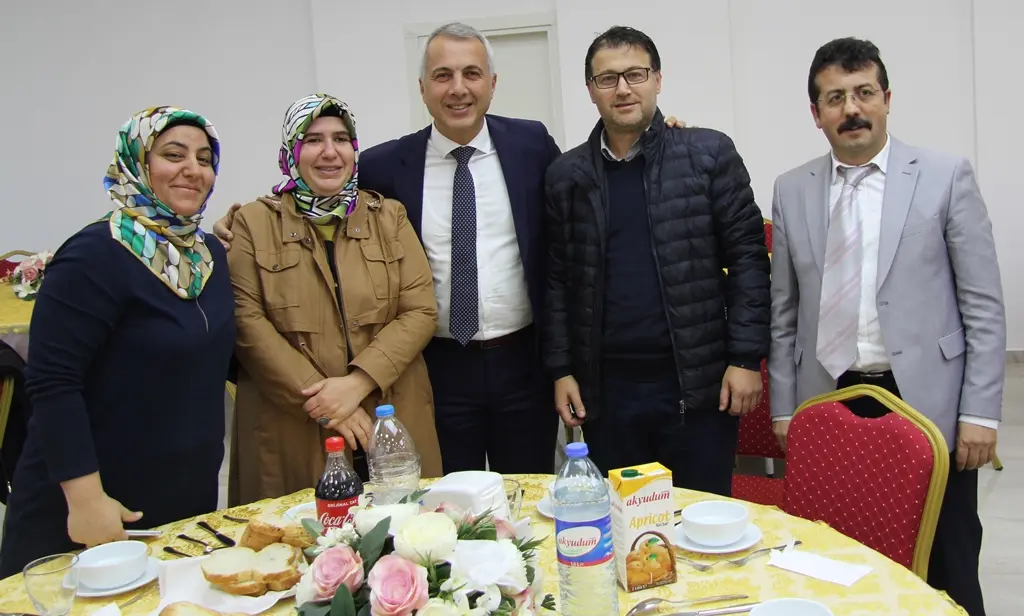 Haber: Hendek’te öğretmenlere özel kutlama - Galeri-6