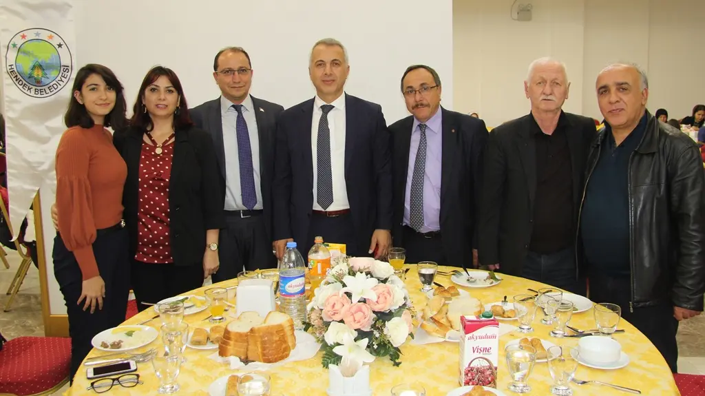 Haber: Hendek’te öğretmenlere özel kutlama - Galeri-21