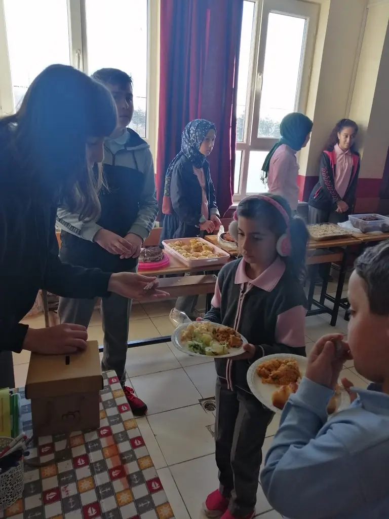 Haber: Kazımiye Cumhuriyet Öğrencilerinden Örnek Davranış - Galeri-2