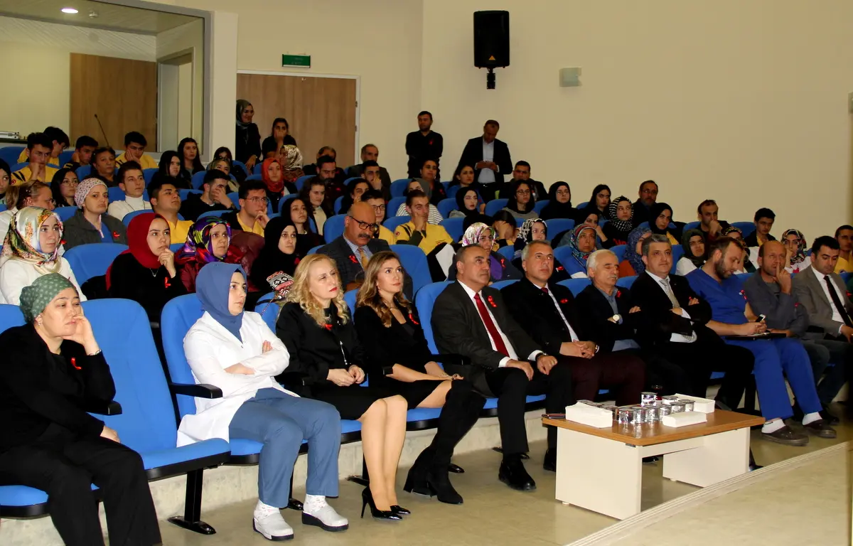 Haber: Hendek’te  Dünya Aids Gününde Sağlık Çalışanları İle Farkındalık  Konferansı - Galeri-1