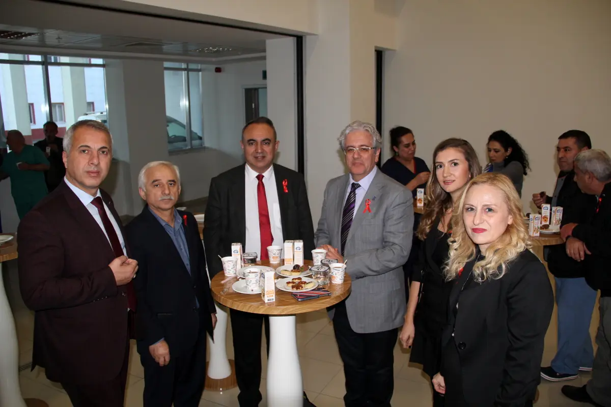 Haber: Hendek’te  Dünya Aids Gününde Sağlık Çalışanları İle Farkındalık  Konferansı - Galeri-3