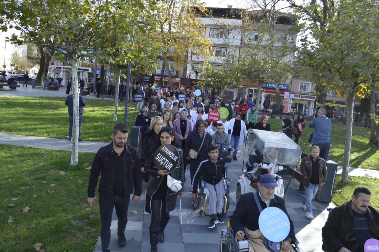 Haber: Engellere Karşı Önce Yürüyüş Sonra Sergi - Galeri-1