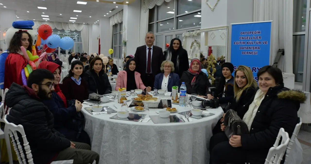 Haber: Dayanışma gecesinde gönüllerince eğlendiler - Galeri-4