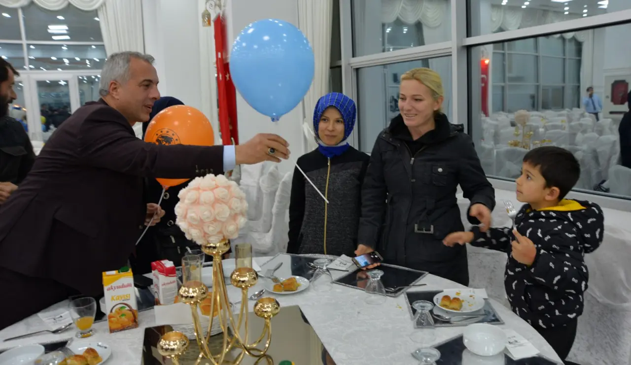 Haber: Dayanışma gecesinde gönüllerince eğlendiler - Galeri-3