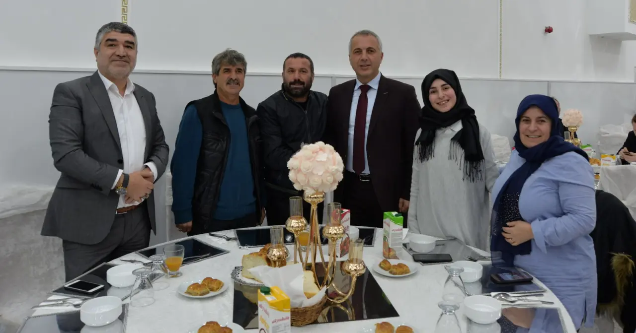 Haber: Dayanışma gecesinde gönüllerince eğlendiler - Galeri-2