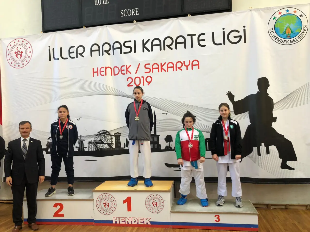 Haber: Hendekli Karateciler Madalyaya Doymuyor - Galeri-10