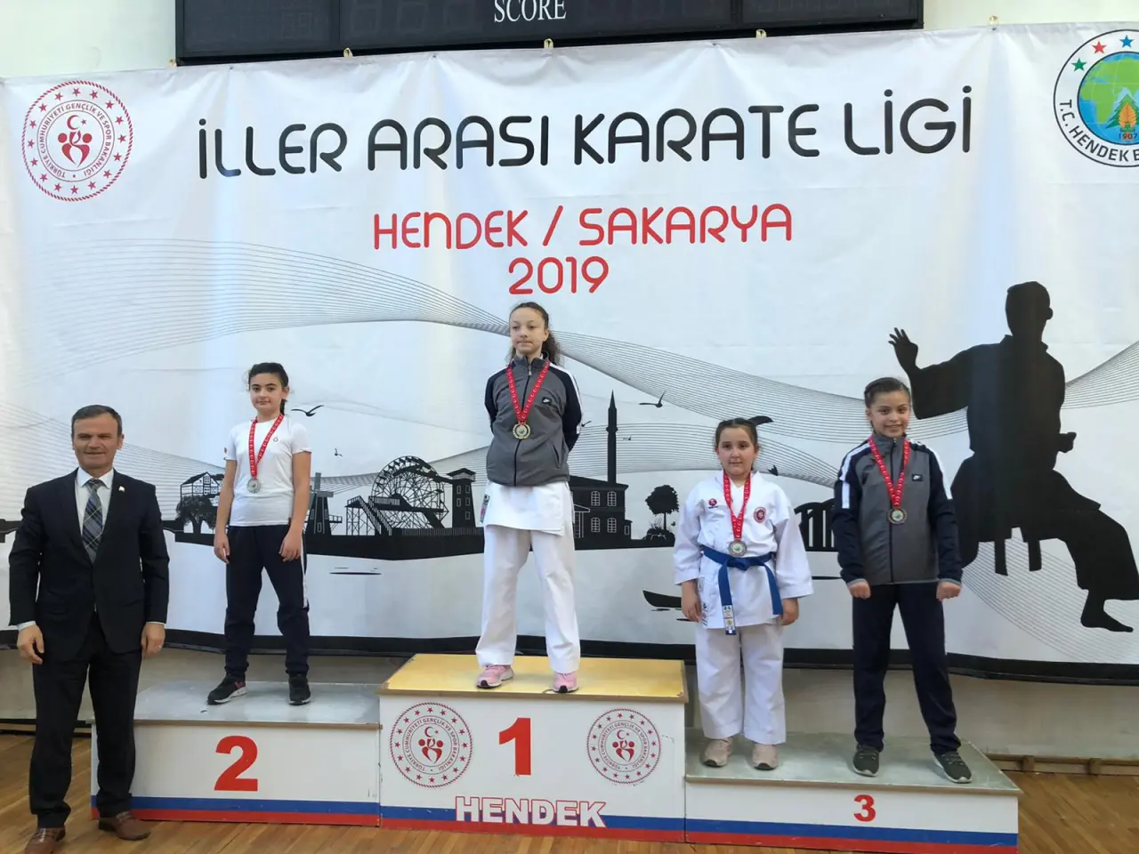 Haber: Hendekli Karateciler Madalyaya Doymuyor - Galeri-11