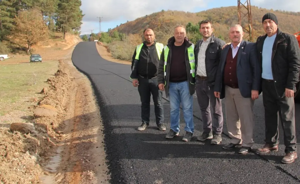 Haber: Hendek'te Dört Mahalleye Sıcak Asfalt - Galeri-1