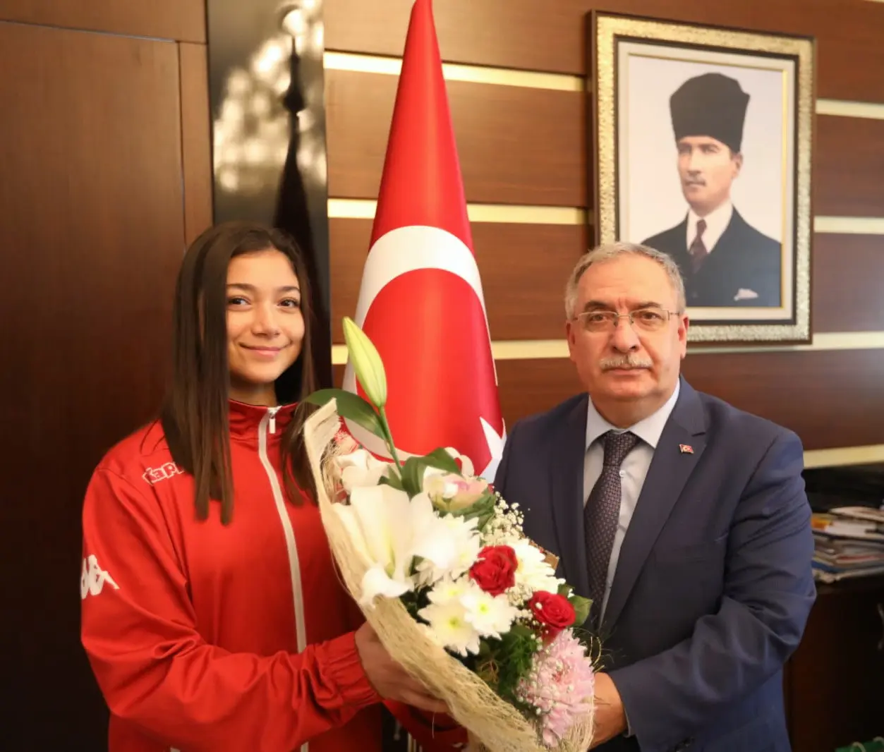 Haber: Karateciler Başarılarını Vali Nayir İle Paylaştı - Galeri-2