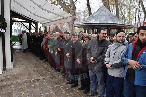 Haber: Gazeteci Mehmet Kavis’in Annesi Toprağa Verildi - Galeri-1