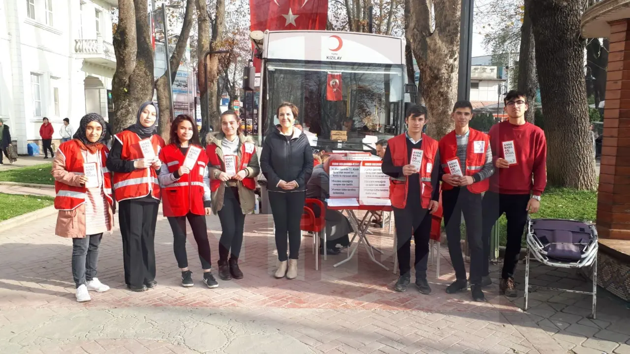 Haber: Sağlık Lisesi Öğrencilerinden Örnek Davranış - Öne Çıkan