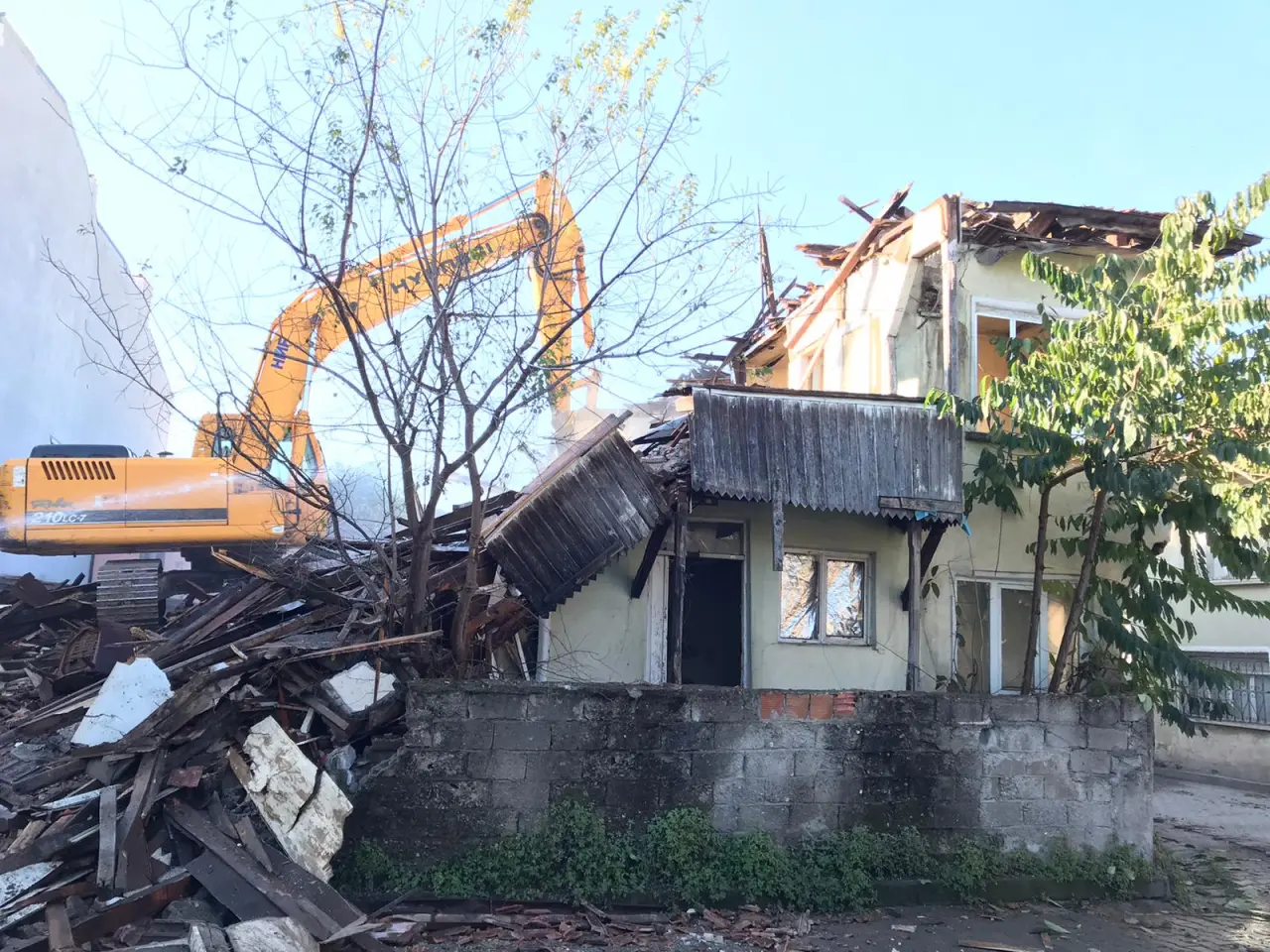 Haber: Korku Salan Metruk Binalar Yıkılıyor - Galeri-2