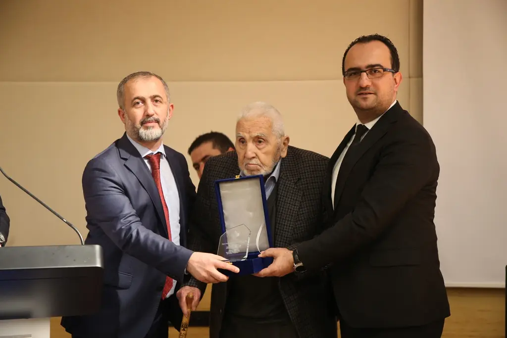 Haber: İsmail Cerrahoğlu tefsir alanında Türkiye’de çığır açmıştır - Galeri-2
