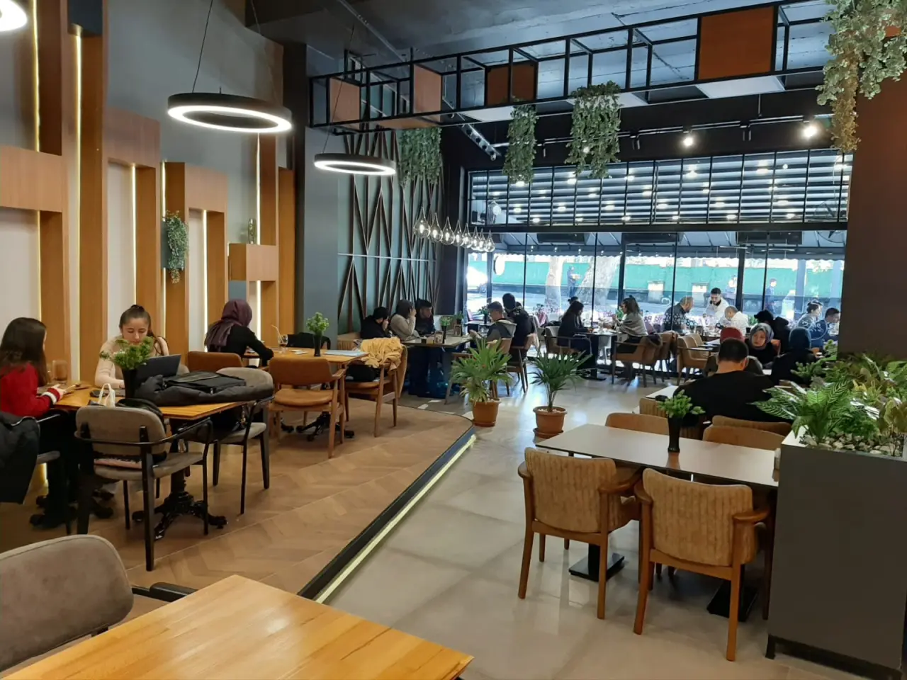 Haber: D’LUX Kafe & Restaurant Yeni Yüzüyle Hizmetinizde - Galeri-3