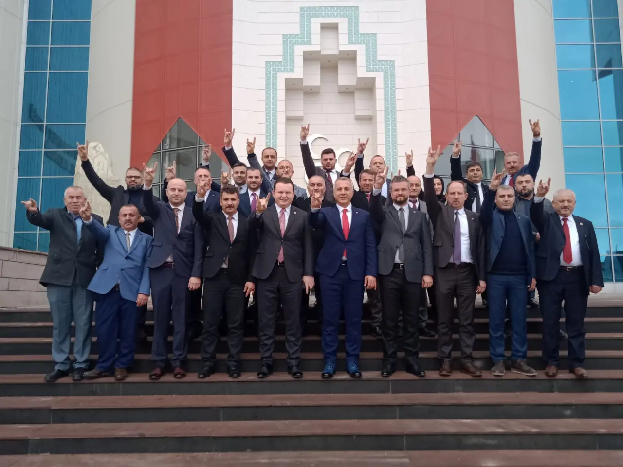 Haber: BABAOĞLU YENİDEN MHP’DE - Öne Çıkan
