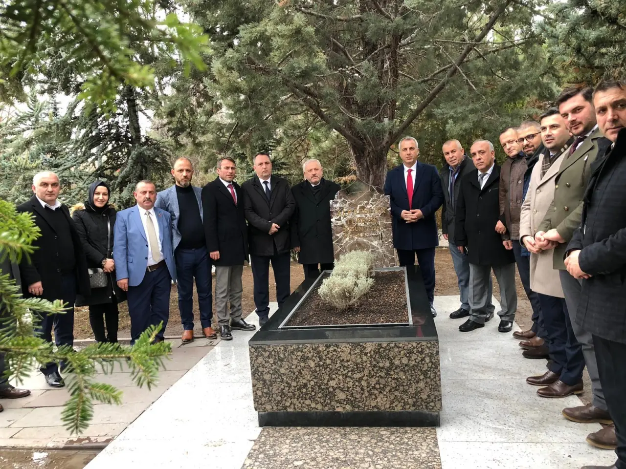 Haber: Babaoğlu, Başbuğ Alparslan Türkeş’in kabrini ziyaret etti - Galeri-1