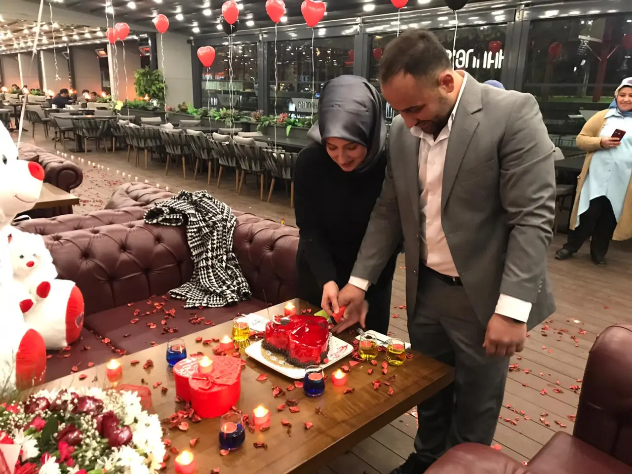Haber: Kafede Sürpriz Evlilik Teklifi - Galeri-1