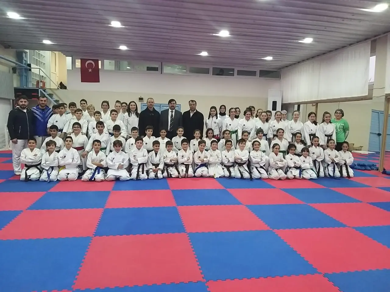 Haber: Müdürlerden Karatecilere Ziyaret - Öne Çıkan