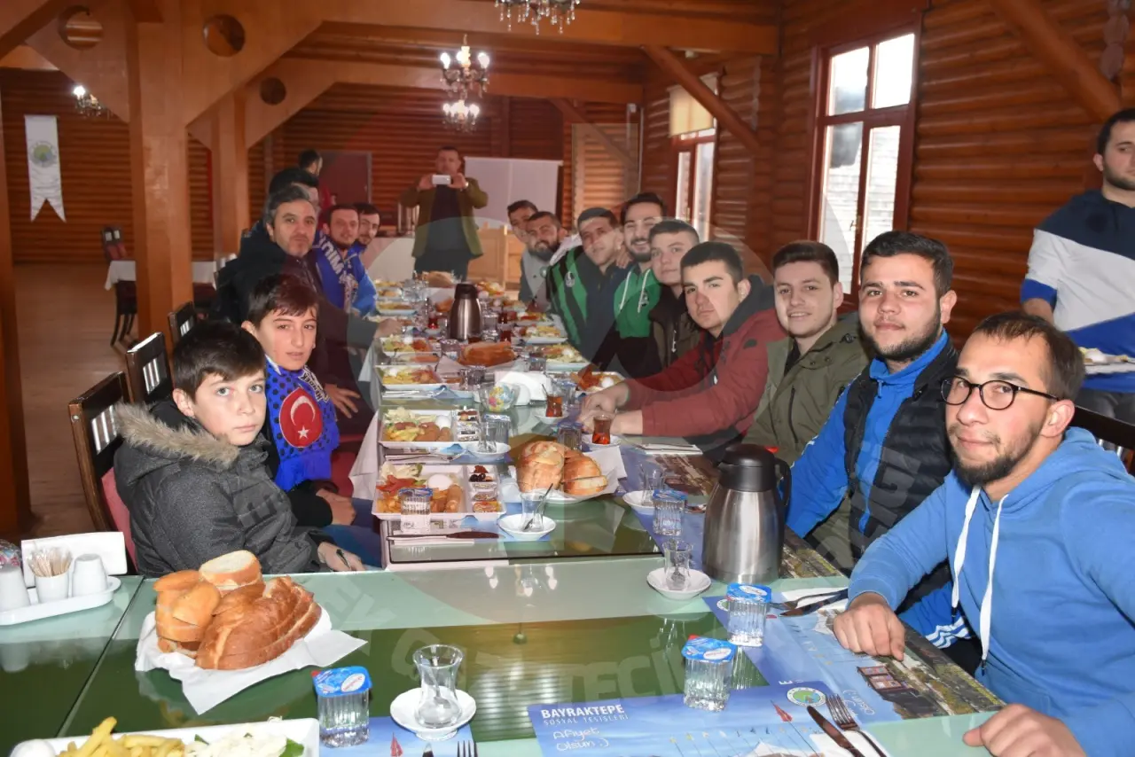 Haber: Hendekspor Taraftarı Maça Kilitlendi - Galeri-4