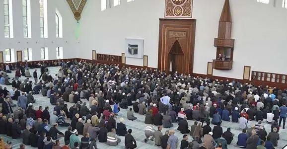 Haber: Çok Konuşuyorsun Diyen Cemaat Camiden Çıkartıldı - Öne Çıkan