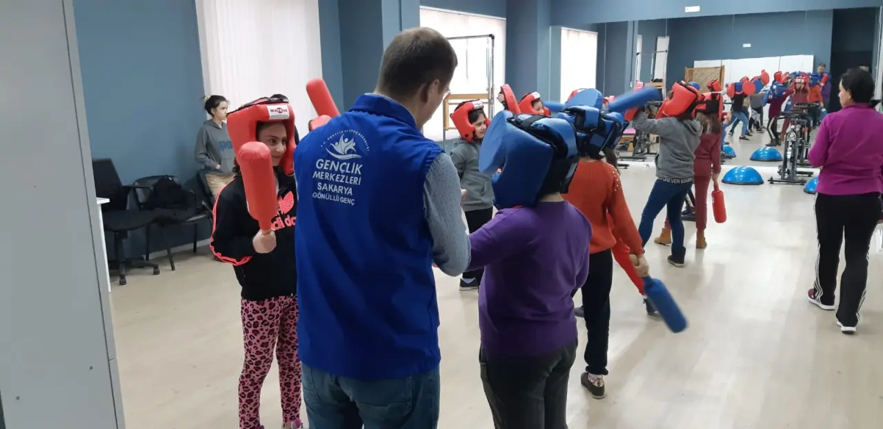 Haber: Hendek İlçe Müftülüğü Personeli ,  Gençlik Merkezine Hayran kaldı - Galeri-9