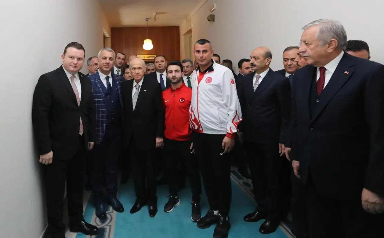 Haber: Devlet Bahçeli’ye Anlamlı Hediye - Galeri-1