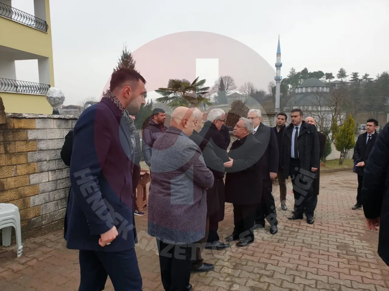 Haber: Cevherli, Annesinin cenaze namazını kıldırdı - Galeri-3