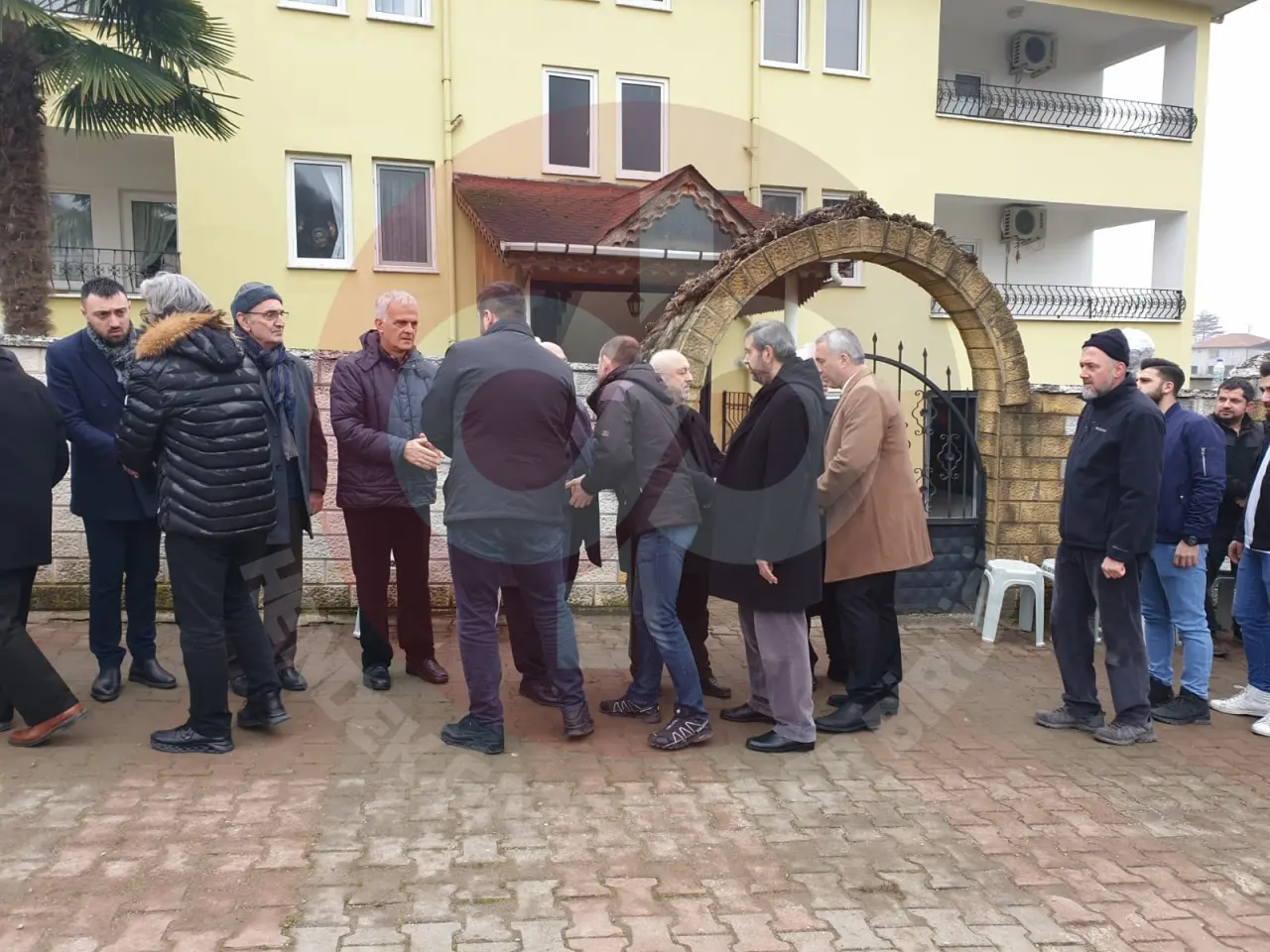 Haber: Cevherli, Annesinin cenaze namazını kıldırdı - Galeri-2