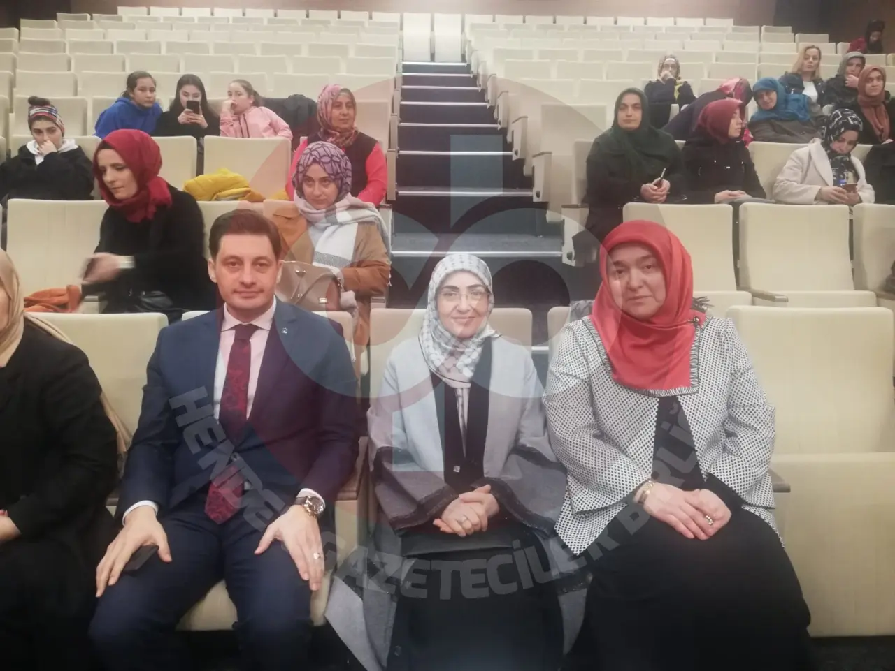 Haber: MADDE BAĞIMLILIĞI KONFERANSINA YOĞUN İLGİ - Galeri-2