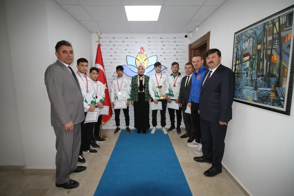 Haber: Şampiyon Öğrenciler Gururlandırdı - Öne Çıkan