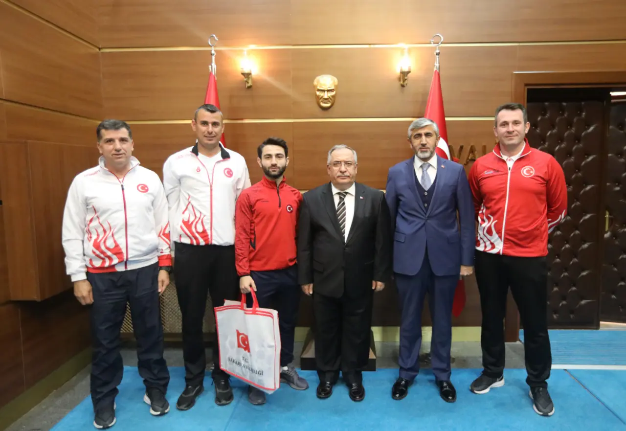 Haber: Şampiyonlar Vali Nayir’e Misafir Oldular - Öne Çıkan