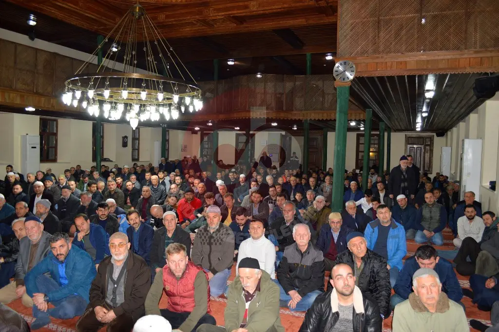 Haber: Regaib Kandilinde Eller Semaya Açıldı - Öne Çıkan