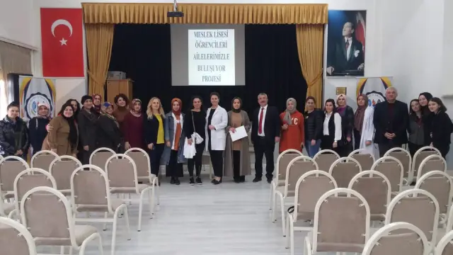 Gençler Ve Ebeveynleri Sağlığı Konuştular